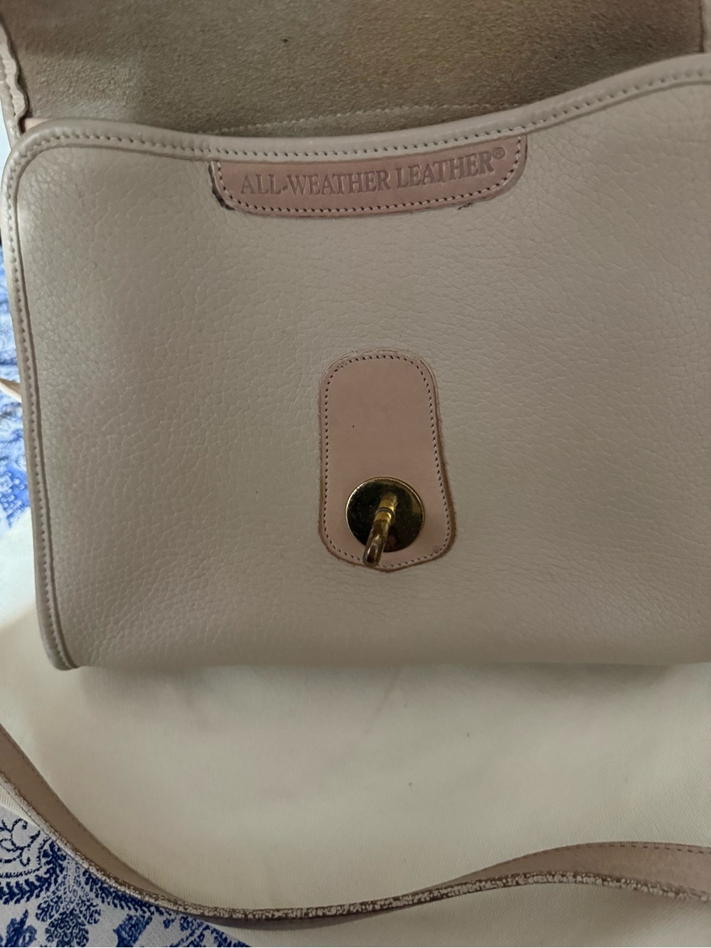 Rare Bone Dooney & Bourke Two-Tone Cream and Blush Leather Shoulder Bag - Picture 5 of 8